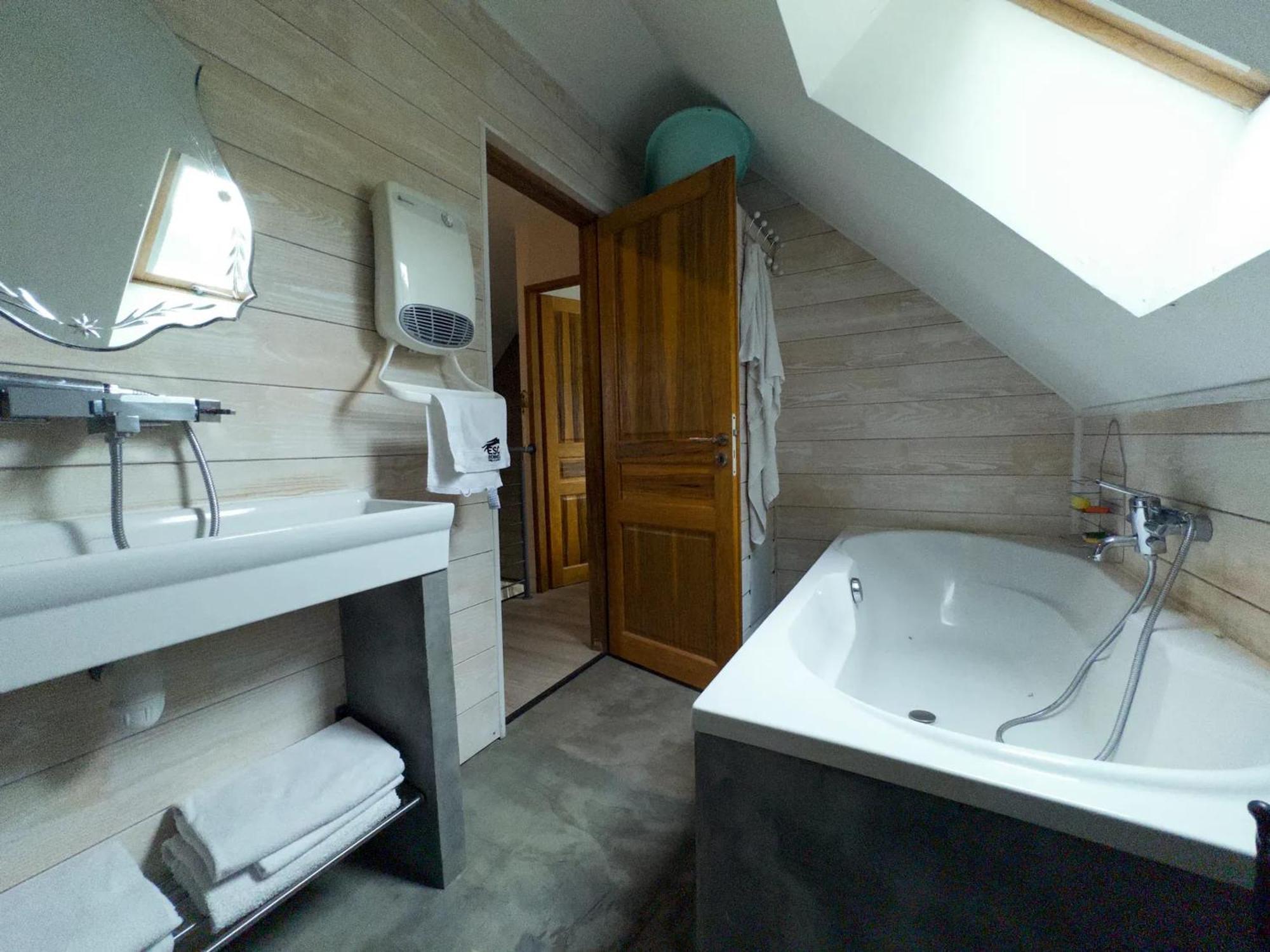 Chalet de 4 chambres avec vue sur le lac jardin amenage et wifi a Marigny l'Eglise Extérieur photo